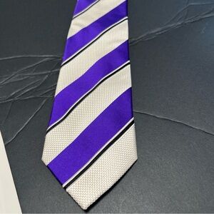 Donald J Trump Signature Collection Classic Purple and White Striped Silk Tie